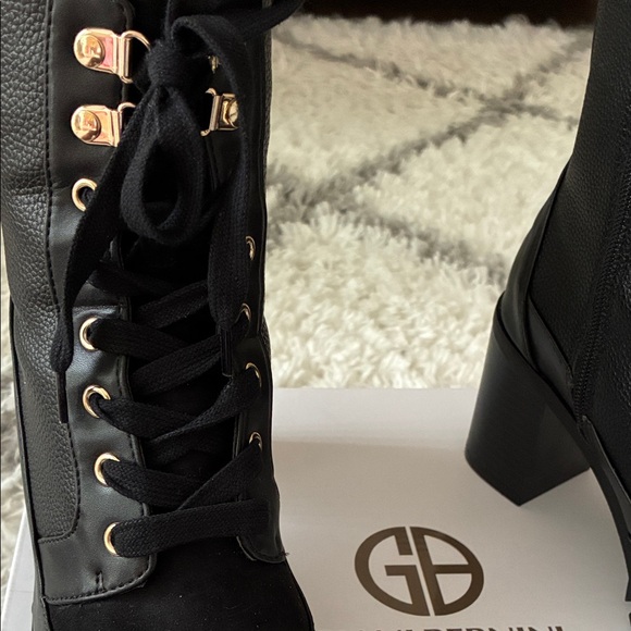 Women's Keegann Lace Up Lug Sole Booties - Picture 8 of 10